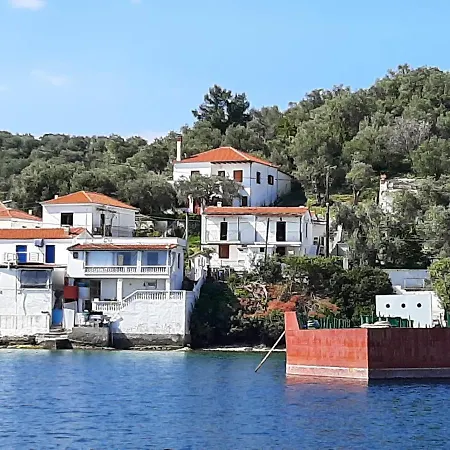 Chiona΄s By The Sea