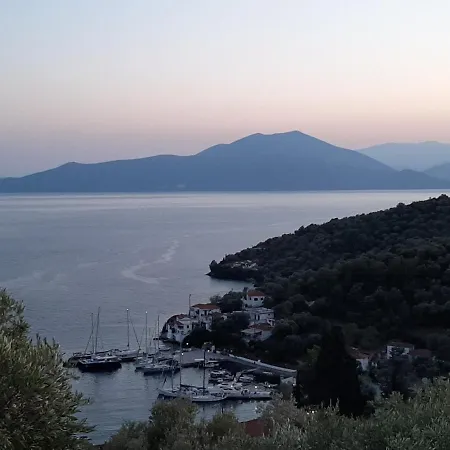 Chiona΄s By The Sea