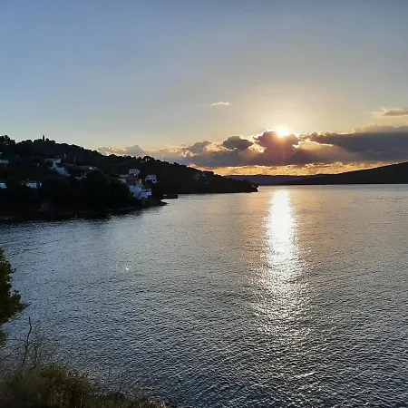 Chiona΄s By The Sea *
