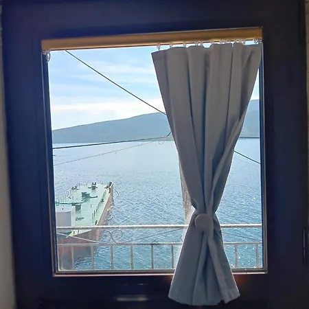 Chiona΄s By The Sea *