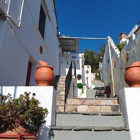 Chiona΄s By The Sea Paleo Trikeri